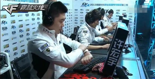 他坚定不移 他坚定不移