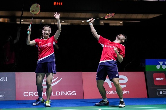 一名进攻球 一名进攻球